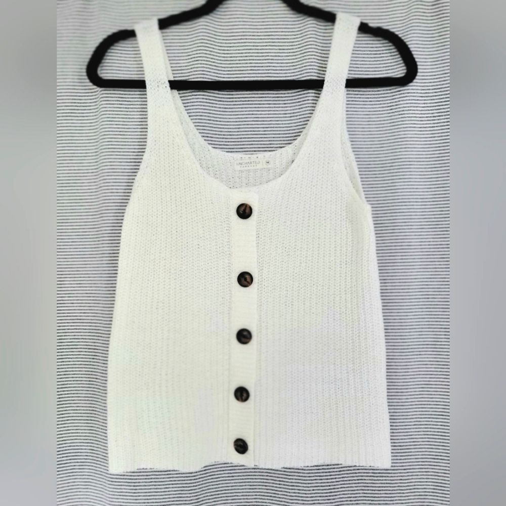 Uncharted Threads white knit tank top with faux buttons